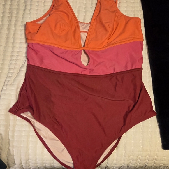Colorblock One-Piece Swimsuit - Picture 2 of 3